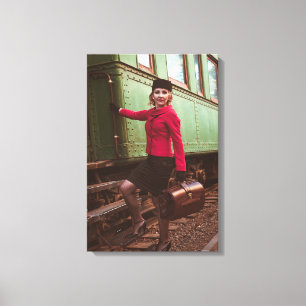 Vintage Retrofrau am Bahnhof Leinwanddruck