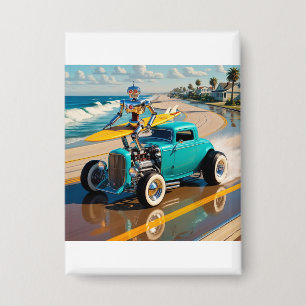 Vintage Roboter mit einem Surfbrett am Strand Button