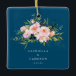 Vintage Romantik Florals bei Blue Wedding  Keramikornament<br><div class="desc">Personalisierte Vintage Romantik Florals in Blue Wedding Weihnachten Keramik Ornament</div>