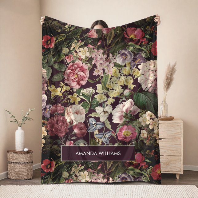 Vintage rosa florales schwarzes Muster Monogramm Fleecedecke (Von Creator hochgeladen)