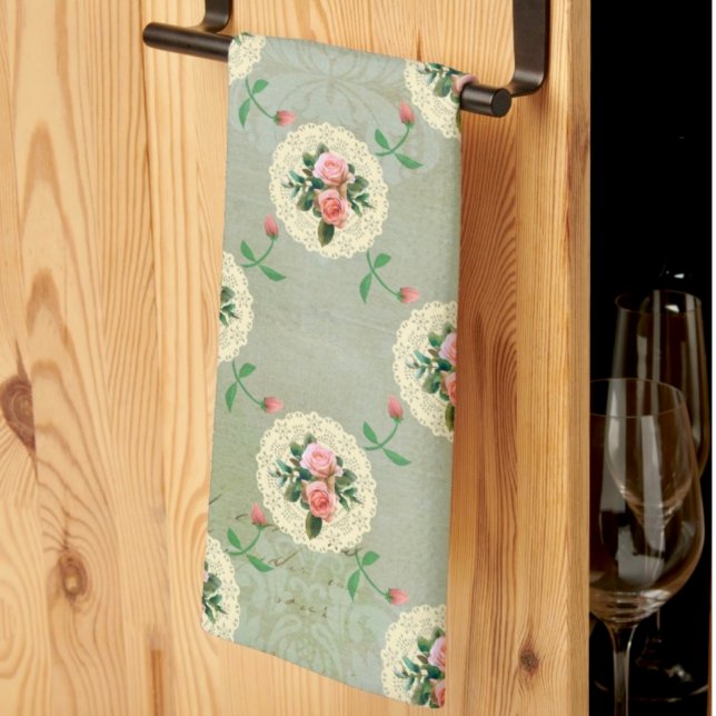 Vintage Rose Doilien verblasst rauschige grüne Dam Geschirrtuch (Vintage charm with this pretty kitchen towel.)