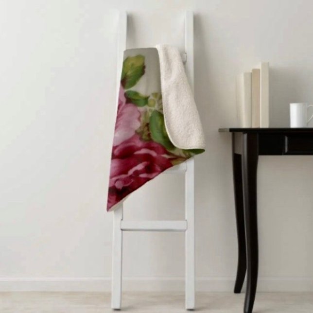 Vintage Rose Eleganz  Sherpadecke (3 different sizes: s (30"x40"); m (50"x 60"); l (60"x 80")  100% polyester printed mink.)