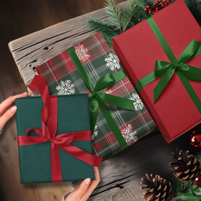 Vintage Rot- und Grüne Schneeflocken kariert Geschenkpapier Set (Vintage Red and Green Snowflakes plaid Wrapping Paper Sheets)