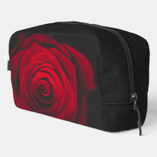 Vintage rote Rose auf schwarzem Hintergrund Waschbeutel