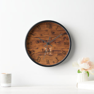 Vintage rustikale braune verbrannte Holz-Monogramm Uhr