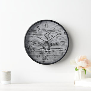 Vintage rustikales Grau schwarzes verbranntes Holz Uhr