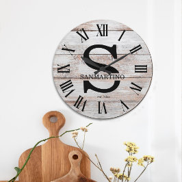 Vintage-rustikales Monogramm Familienname Große Wanduhr