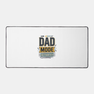 Vintage-Schriftzug-Shirt-Design 'Dad Mode aktivier Schreibtischunterlage