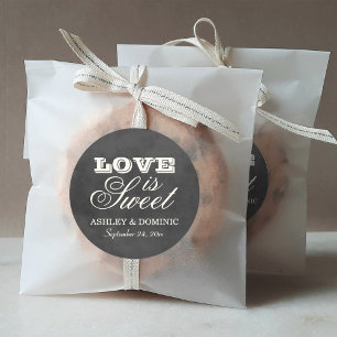 Vintage-Schultafel Love is Sweet Hochzeit Runder Aufkleber