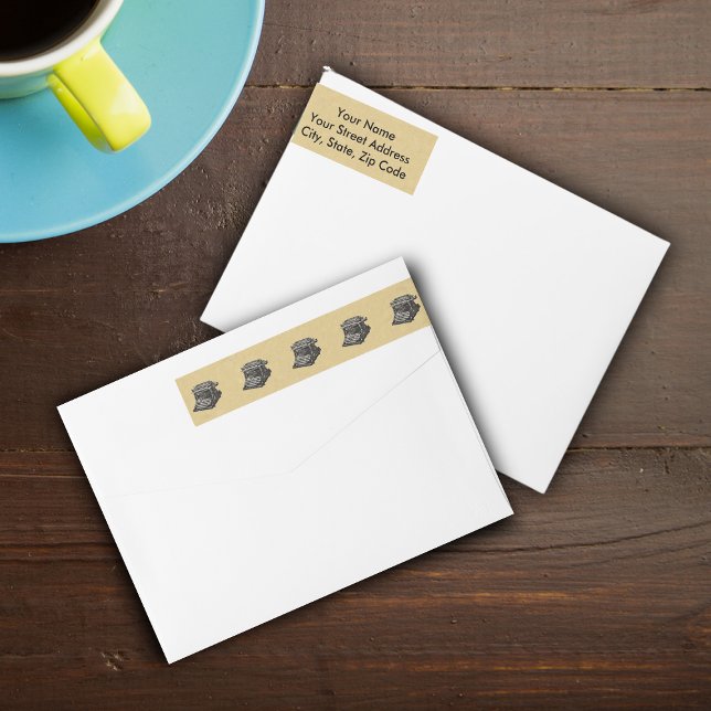 Vintage Schwarz-weiße Illustration-Schreibmaschine (Row of vintage black and white manual old typewriters on tan wrap around return address labels.)