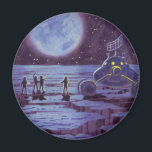 Vintage Science Fiction Erde Rover Außerirdischen  Magnet<br><div class="desc">Vintage Illustration futuristische Außerirdischen und Roboter Science Fiction Bild mit einem klassischen 50er Comic Buch Design. Retro-Sci-Fi-Design mit Alien-Astronauten auf einem fremden Planeten mit einem Raumfahrzeug,  Mondrover oder Mondrover und Blick auf die Erde und den Weltraum und winkend. Ein dunkler Himmel mit hellen Sternen und Planeten.</div>