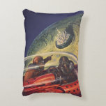 Vintage Science Fiction, futuristische Stadt auf d Dekokissen<br><div class="desc">Vintages Bild der Reise und der Science Fiction des Transports mit einem klassischen Comic-Buch Retro-SciFi Weltraum und Planeten-Bild von Astronauten oder Außerirdischen reisen in einem Raumschiff über eine futuristische Metropole auf dem Mond.</div>
