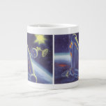 Vintage Science Fiction Orbit-Raumstation Jumbo-Tasse<br><div class="desc">Vintage Illustration futuristischen Weltraum und Planeten Science Fiction Bild. Eine Raumstation,  die sich um einen Planeten oder Mond umkreist und in Zukunft eine helle Sonne am Himmel strahlt. Ein klassischer 50er Retro-Sci-Fi-Comic Buch Design.</div>