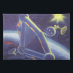Vintage Science Fiction Orbit-Raumstation Stofftischset<br><div class="desc">Vintage Illustration futuristischen Weltraum und Planeten Science Fiction Bild. Eine Raumstation,  die sich um einen Planeten oder Mond umkreist und in Zukunft eine helle Sonne am Himmel strahlt. Ein klassischer 50er Retro-Sci-Fi-Comic Buch Design.</div>