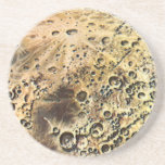 Vintage Science Fiction, Raketenschiff über den Mo Getränkeuntersetzer<br><div class="desc">Vintage Illustration futuristische Reise-und Transport-Science Fiction Weltraum-Bild. Ein 50er Retro-Sci-Fi-Comic Buch-Stil-Design mit einem Rocketschiff,  das über den Mond fliegt und in der Zukunft wieder auf den Planeten Erde zusteuert.</div>