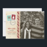 Vintage Scrapbook-Urlaubskarte Feiertagskarte<br><div class="desc">Eine Urlaubskarte,  die mit Imitaten vergangener Textur für ein Vintages Gefühl verziert ist. Briefmarke-Grafik und Bonbons gestreifen Details bieten eine moderne Drehung zu dieser traditionellen Foto Familienurlaub Grußkarte. Passen Sie mit Ihrem Foto und Text!</div>