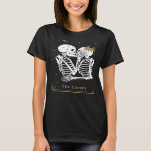 Vintage-Skelett küsst okkulten Goth-Tarot-Wagen T-Shirt