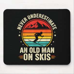Vintage-Skishirt unterschätzt einen alten Mann auf Mousepad