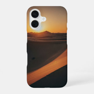 Vintage-Sonnenuntergang über den Dünen iPhone 16 Hülle
