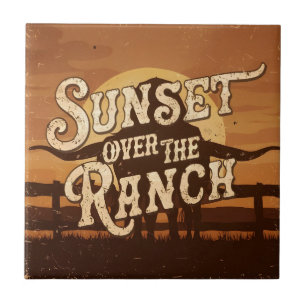Vintage-Sonnenuntergang über der Ranch Fliese