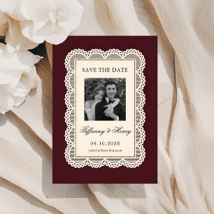 Vintage-Spitze Burgunder Save the Date