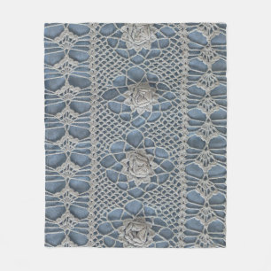 Vintage Spitze: kleine weiße Rosen. Fleecedecke