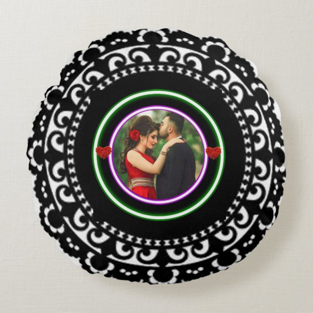 Vintage Spitzenträume: ein würfelförmiges Rundkiss Rundes Kissen (Vorderseite)