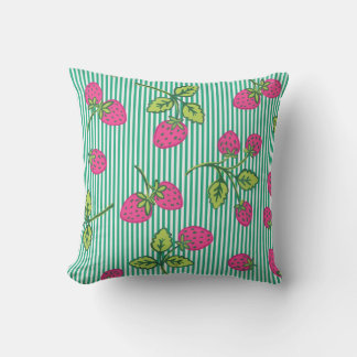 Vintage strawberry throw pillow  kissen