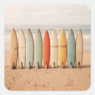 Vintage-Surfboards am Strand Quadratischer Aufkleber