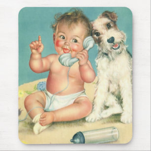 Vintage Süßes Baby, das mit Hund telefoniert Mousepad
