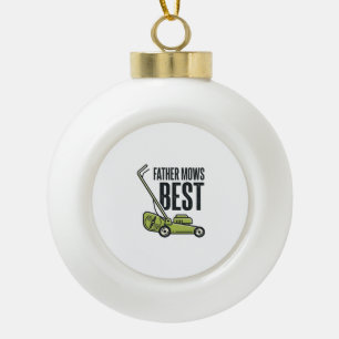 Vintage-T-Shirt-Design für Rasenmäher: Vater mäht  Keramik Kugel-Ornament