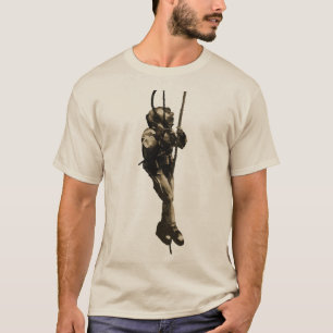 Vintage-Taucher mit Mark V-Taucherhelm an einem Se T-Shirt