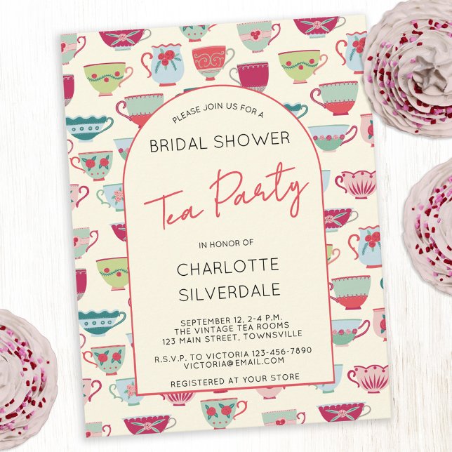 Vintage-Teeparty-Einladung zur Brautparty Postkarte (Modern vintage tea cups pattern bridal shower tea party invitation postcard)