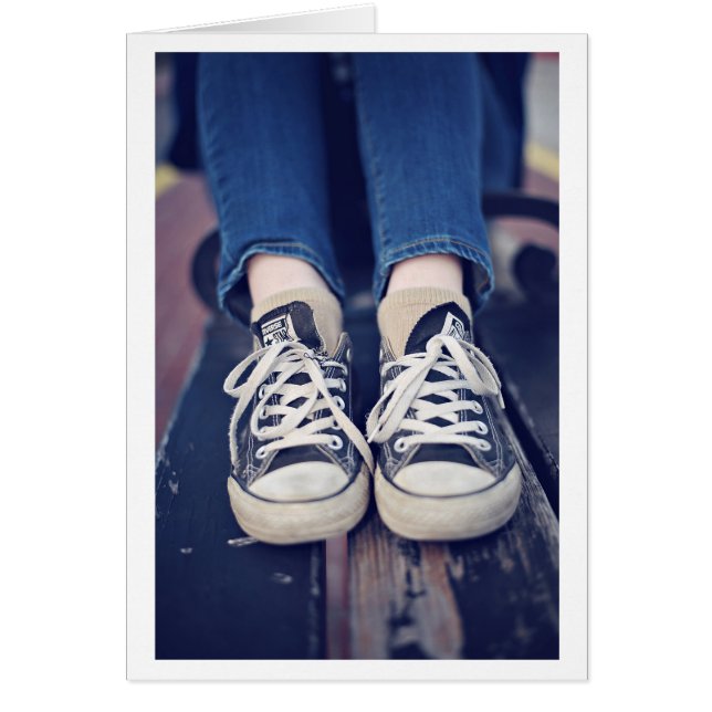 Vintage Tennis-Schuhe verblaßten (Vorne)