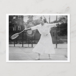 Vintage Tennisspielerin vor Ort Postkarte