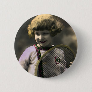 Vintage-Tennissport, glückliches Mädchen mit Schlä Button