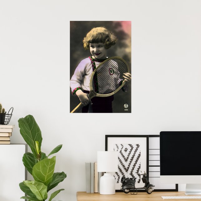 Vintage Tennissportarten, Happy Girl mit Racket Poster (Heimbüro)