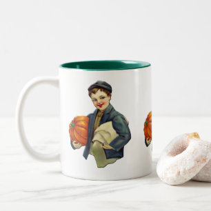 Vintage-Thanksgiving-Junge mit Kürbis Zweifarbige Tasse