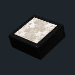 Vintage traditionelle rustikale Landstriche und Sp Erinnerungskiste<br><div class="desc">Eine rustikale Geschenkboxen im Landhausstil mit Schmuck und einem schicken Design auf beigen Imitaten,  die mit einem wunderschönen,  gemusterten,  blumengeschmückten,  weißen Spitzen mit Rändern besticht.</div>