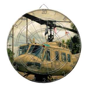 Vintage-UH-1-Huey-Militärhubschrauber aus der Viet Dartscheibe