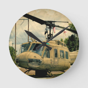 Vintage-UH-1-Huey-Militärhubschrauber aus der Viet Runde Wanduhr