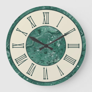 Vintage-Uhr mit grünem Marmormuster an der Wand Große Wanduhr