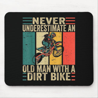 Vintage unterschätze einen alten Mann mit einem Di Mousepad