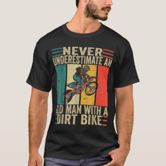 Vintage unterschätze einen alten Mann mit einem Di T-Shirt