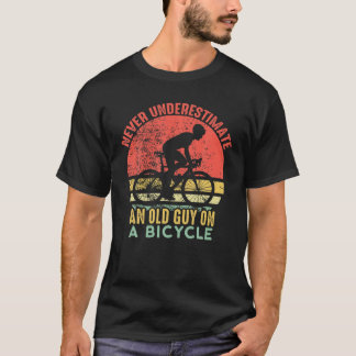 Vintage Unterschätze niemals einen alten Mann auf T-Shirt