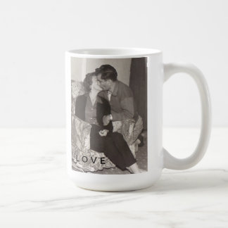 Vintage Valentinstag küssendes Paar Tasse