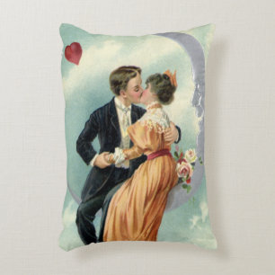 Vintage Valentinstag viktorianischer Kuss auf dem  Dekokissen