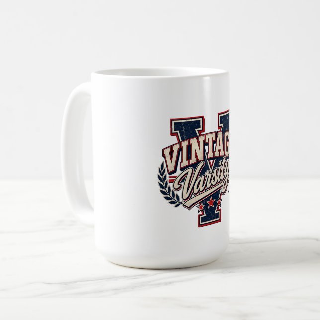Vintage Varsity abgenutzter Blockbuchstabe V Kaffeetasse (Vorderseite Links)