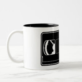 Vintage-Videoband mit 'Be Kind Rewind'-Aufkleber Zweifarbige Tasse