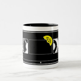 Vintage-Videoband mit 'Be Kind Rewind'-Aufkleber Zweifarbige Tasse